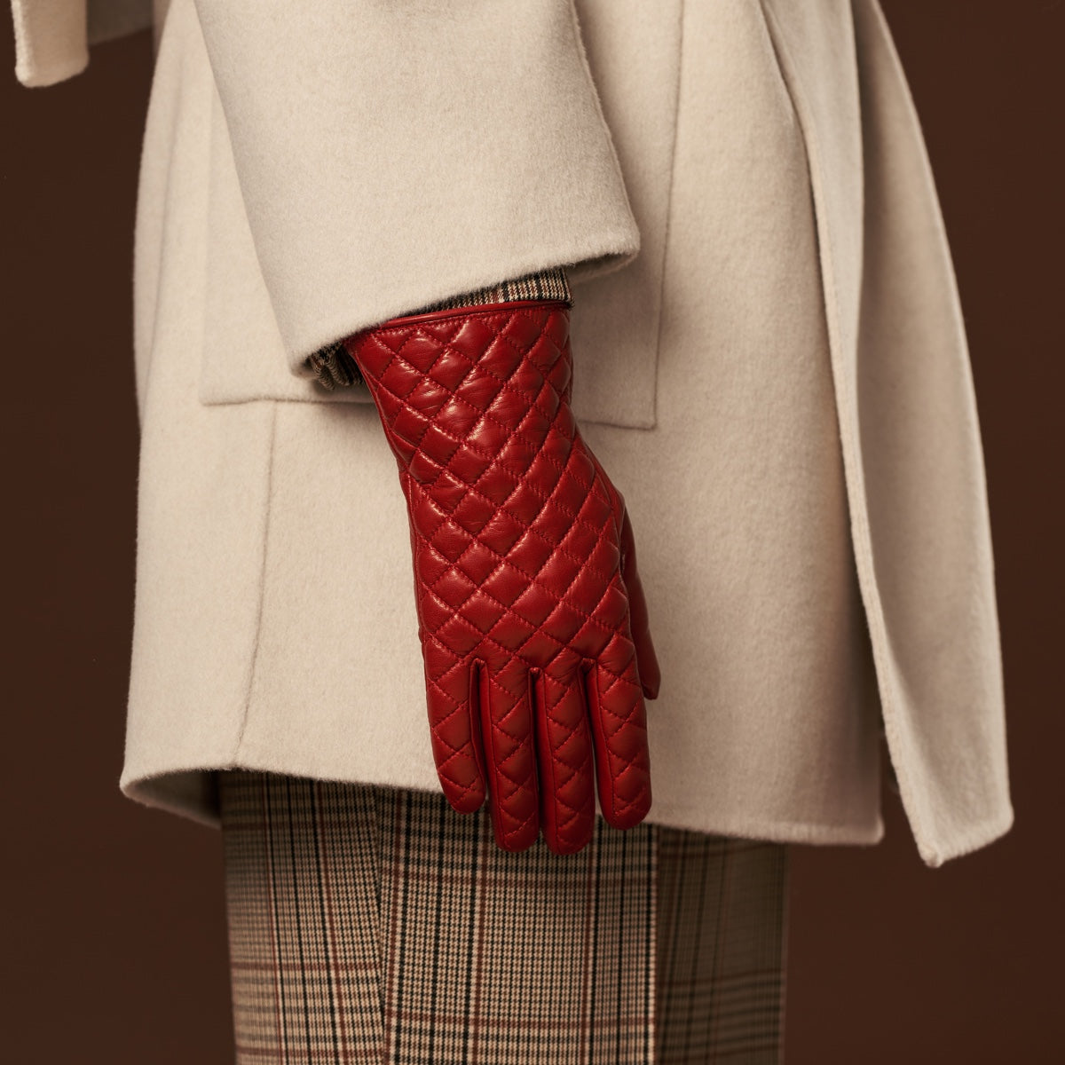 Emilia (red) - Classic Italian lambskin leather gloves with cashmere lining and checkered pattern — photo 8 of 10