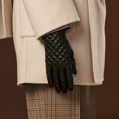 Emilia (black) - Classic Italian lambskin leather gloves with cashmere lining and checkered pattern — photo 8 of 10