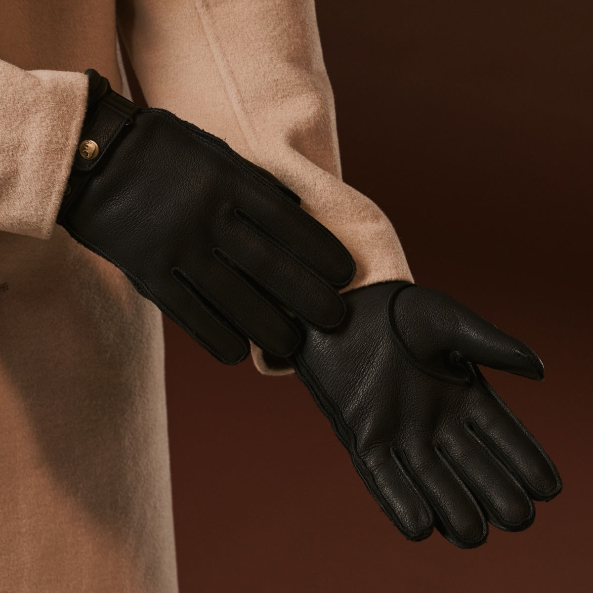 Emilio (black) – Luxurious deerskin gloves with cashmere lining and adjustable snap button — photo 8 of 10