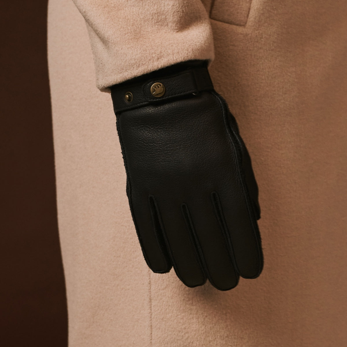 Emilio (black) – Luxurious deerskin gloves with cashmere lining and adjustable snap button — photo 10 of 10