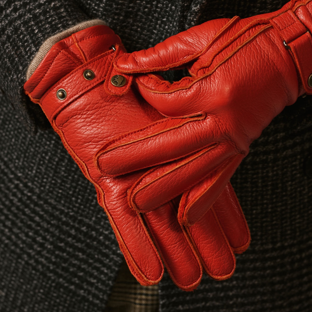 Emilio (orange) – Luxurious Italian deerskin gloves with cashmere lining and adjustable snap button — photo 4 of 10