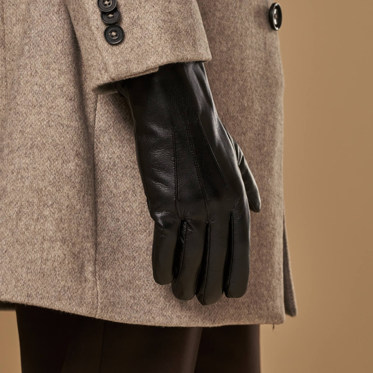 Ethan (black) – Vegan leather gloves with warm fleece lining & touchscreen feature — photo 4 of 10