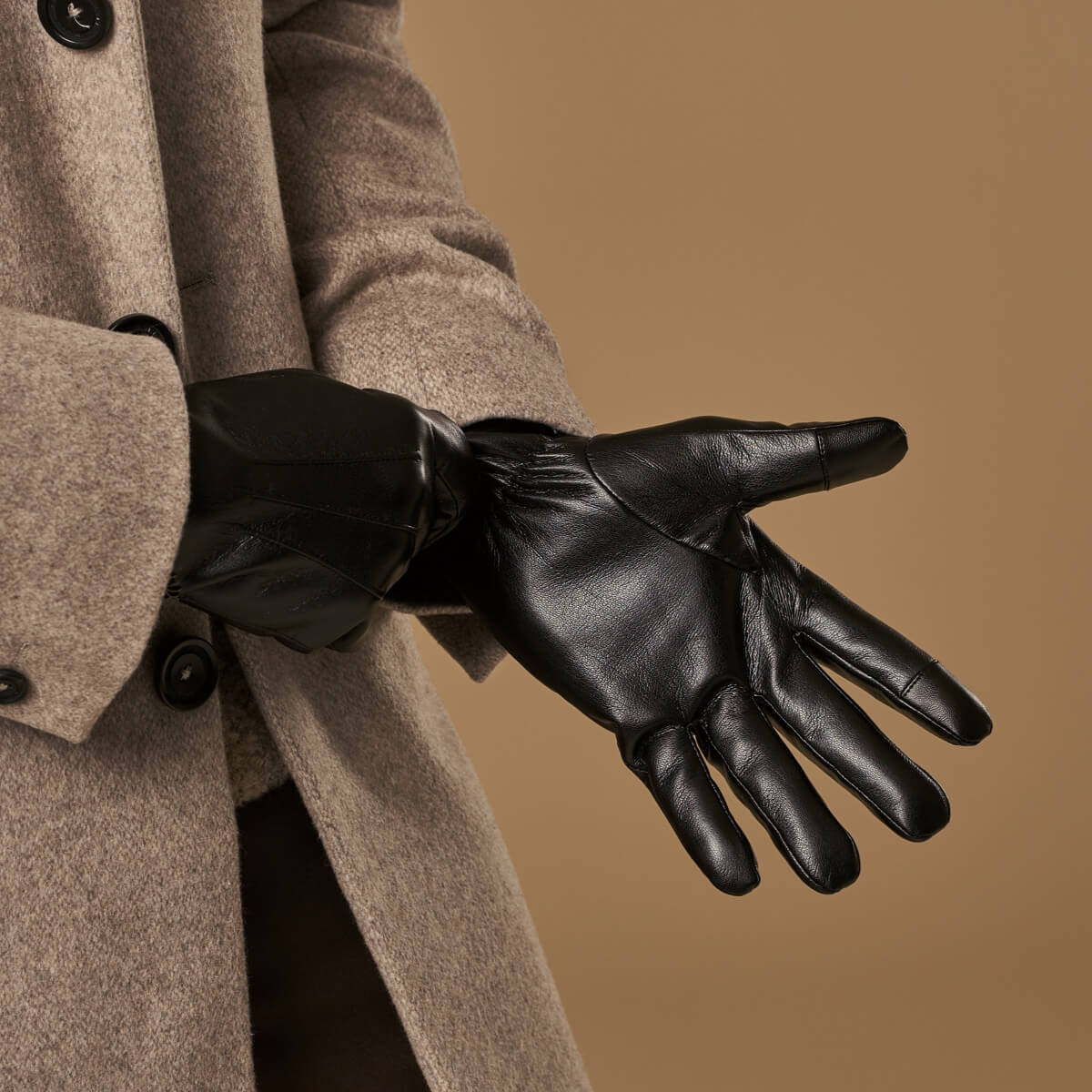 Ethan (black) – Vegan leather gloves with warm fleece lining & touchscreen feature — photo 6 of 10