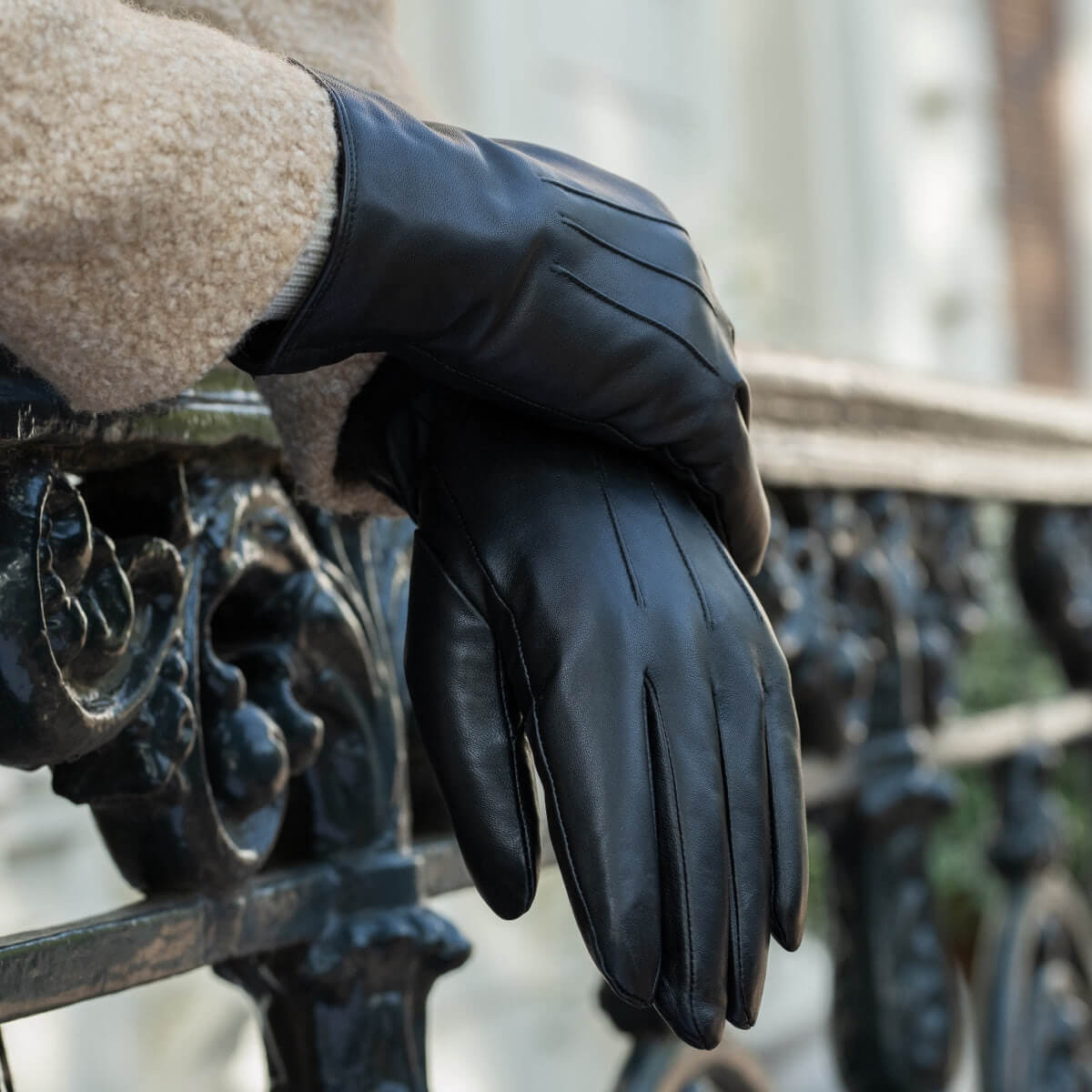 Ethan (black) – Vegan leather gloves with warm fleece lining & touchscreen feature — photo 7 of 10