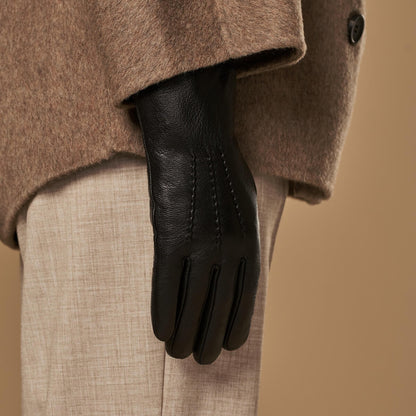 Evelyn (black) - Goatskin leather gloves with soft lambswool lining and touchscreen feature — photo 10 of 10