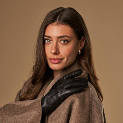 Evelyn (black) - Goatskin leather gloves with soft lambswool lining and touchscreen feature — photo 7 of 10