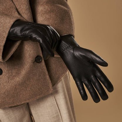Evelyn (black) - Goatskin leather gloves with soft lambswool lining and touchscreen feature — photo 8 of 10