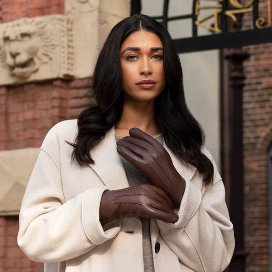 Evelyn (brown) - Goatskin leather gloves with soft lambswool lining and touchscreen feature — photo 2 of 10