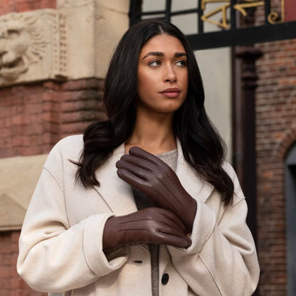 Evelyn (brown) - Goatskin leather gloves with soft lambswool lining and touchscreen feature — photo 6 of 10