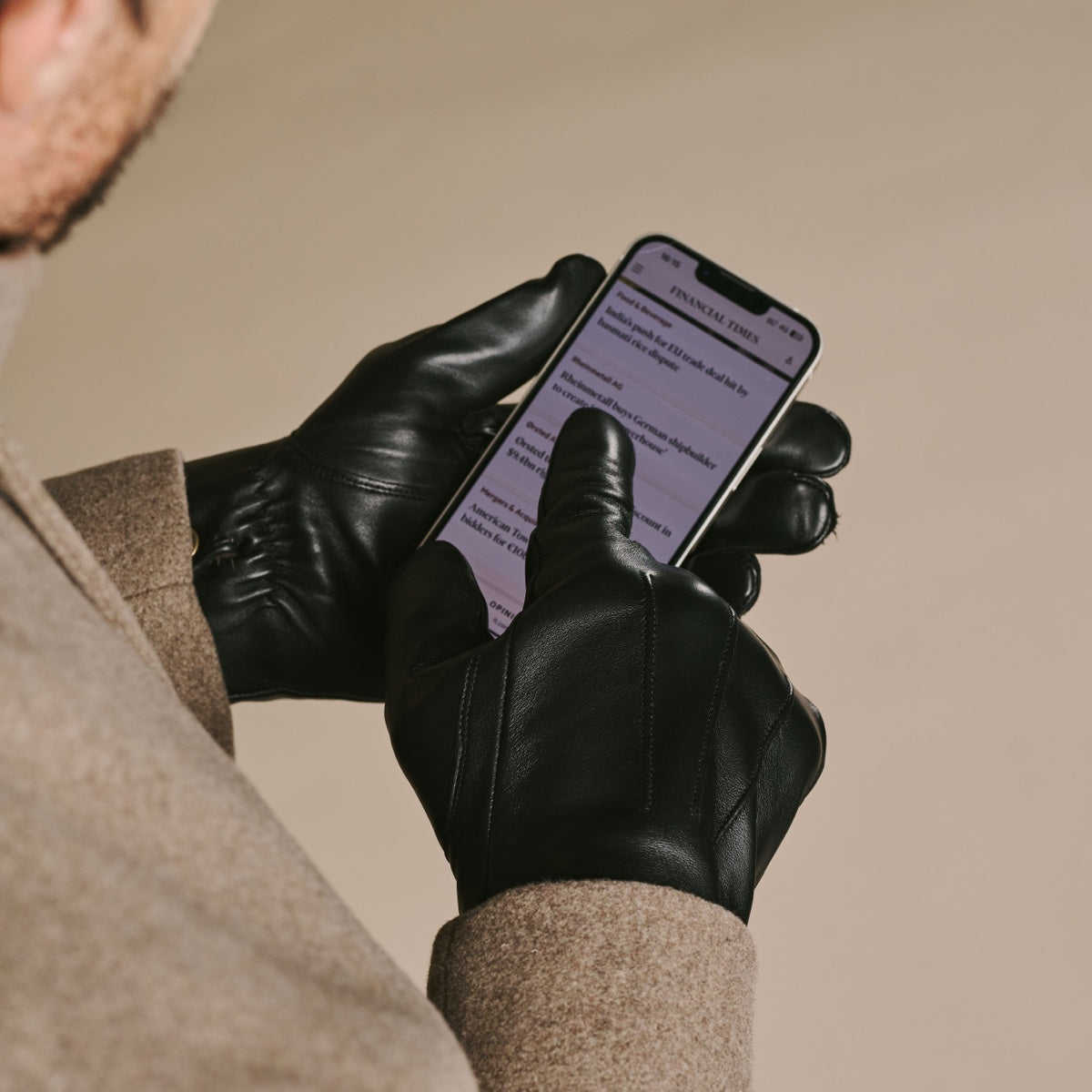 Ezra (black) - Lambskin leather gloves with warm rabbit fur lining and touchscreen feature — photo 3 of 10
