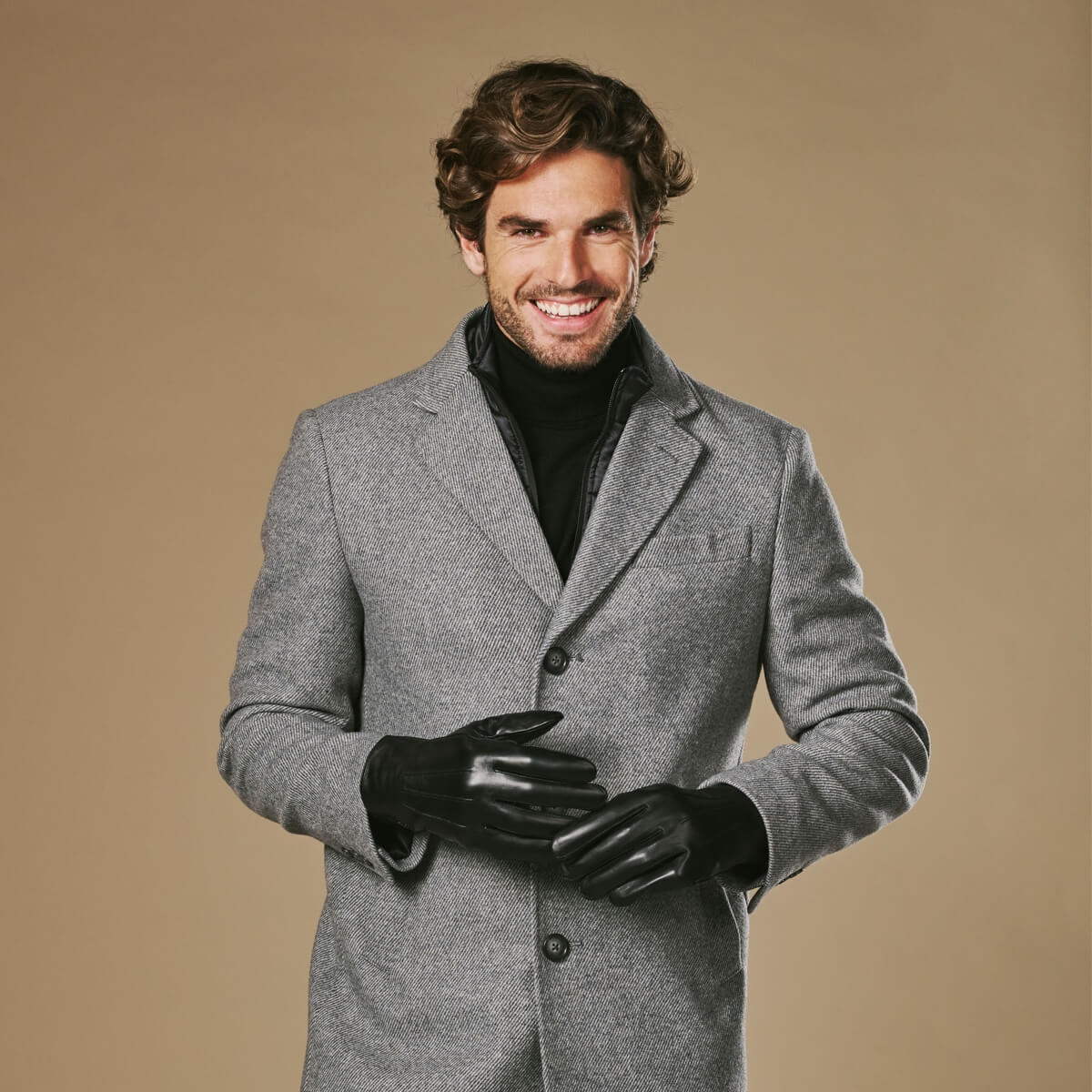Ezra (black) - Lambskin leather gloves with warm rabbit fur lining and touchscreen feature — photo 10 of 10