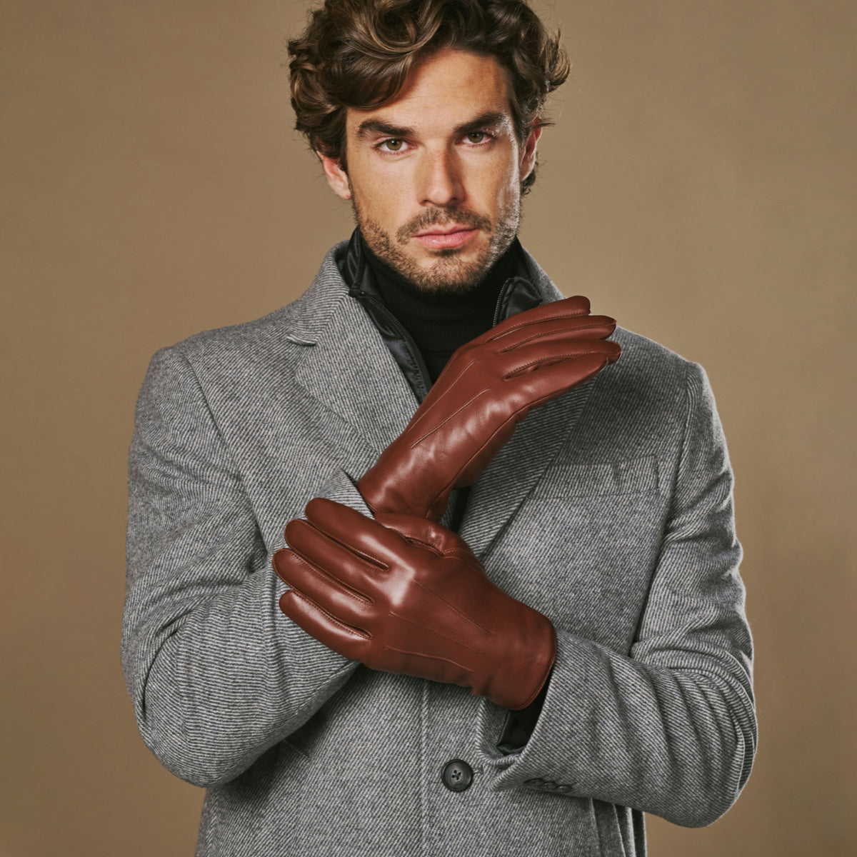 Ezra (brown) - Lambskin leather gloves with warm rabbit fur lining and touchscreen feature — photo 4 of 10