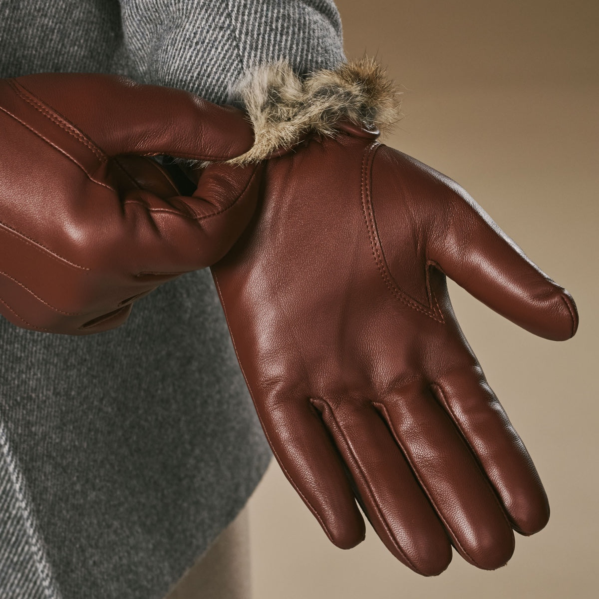 Ezra (brown) - Lambskin leather gloves with warm rabbit fur lining and touchscreen feature — photo 6 of 10
