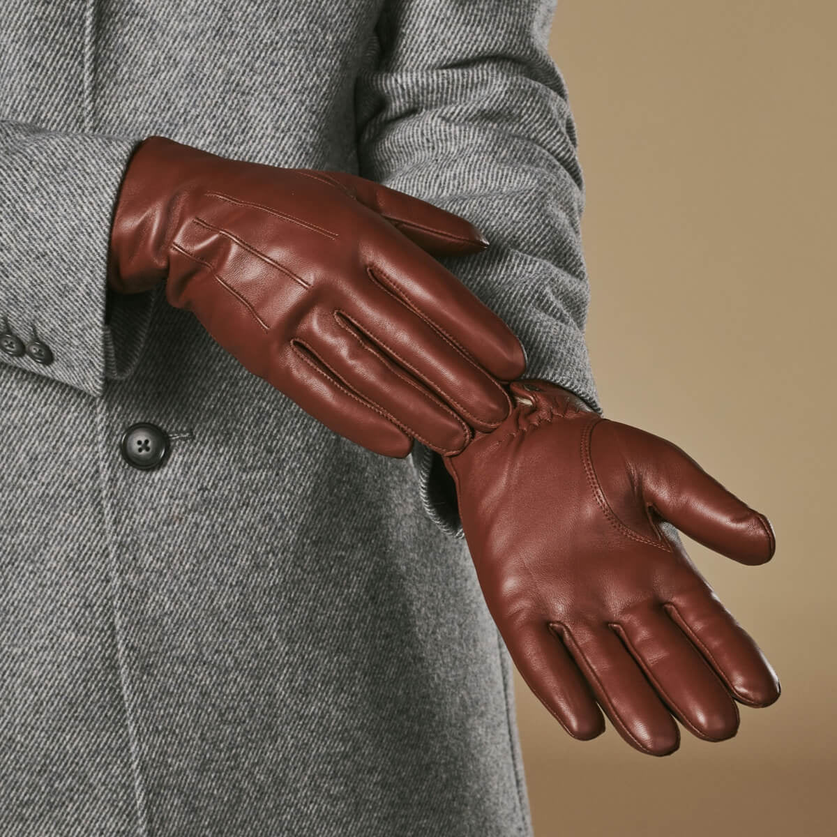 Ezra (brown) - Lambskin leather gloves with warm rabbit fur lining and touchscreen feature — photo 10 of 10