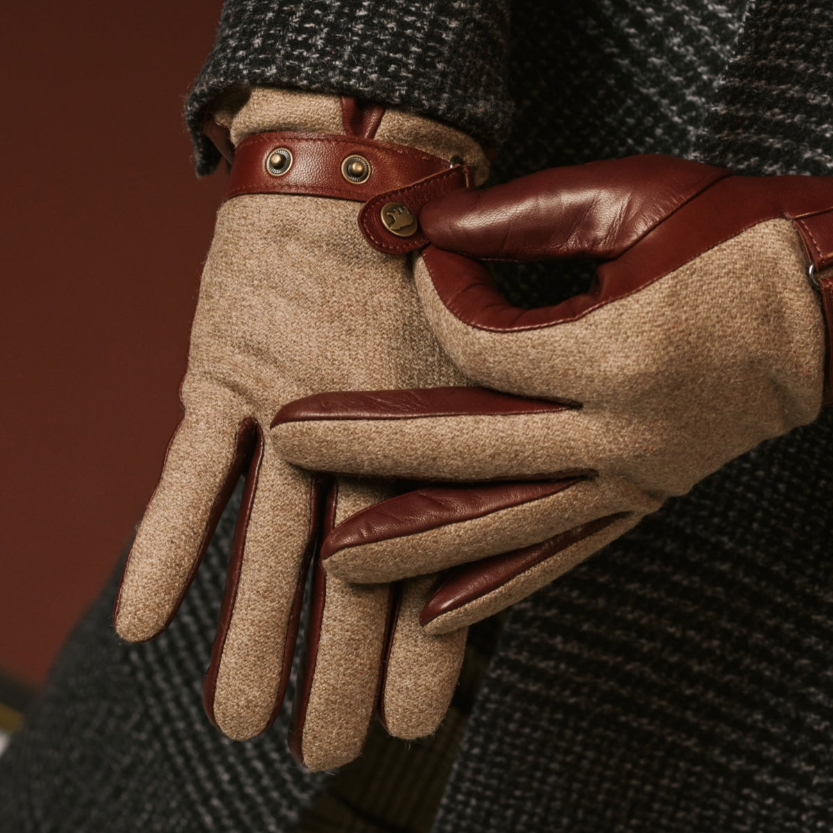 Fabrizio (brown) - Italian tweed men’s gloves with touchscreen capability and adjustable snap button — photo 4 of 10
