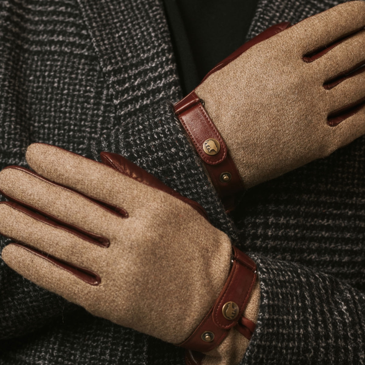 Fabrizio (brown) - Italian tweed men’s gloves with touchscreen capability and adjustable snap button — photo 10 of 10
