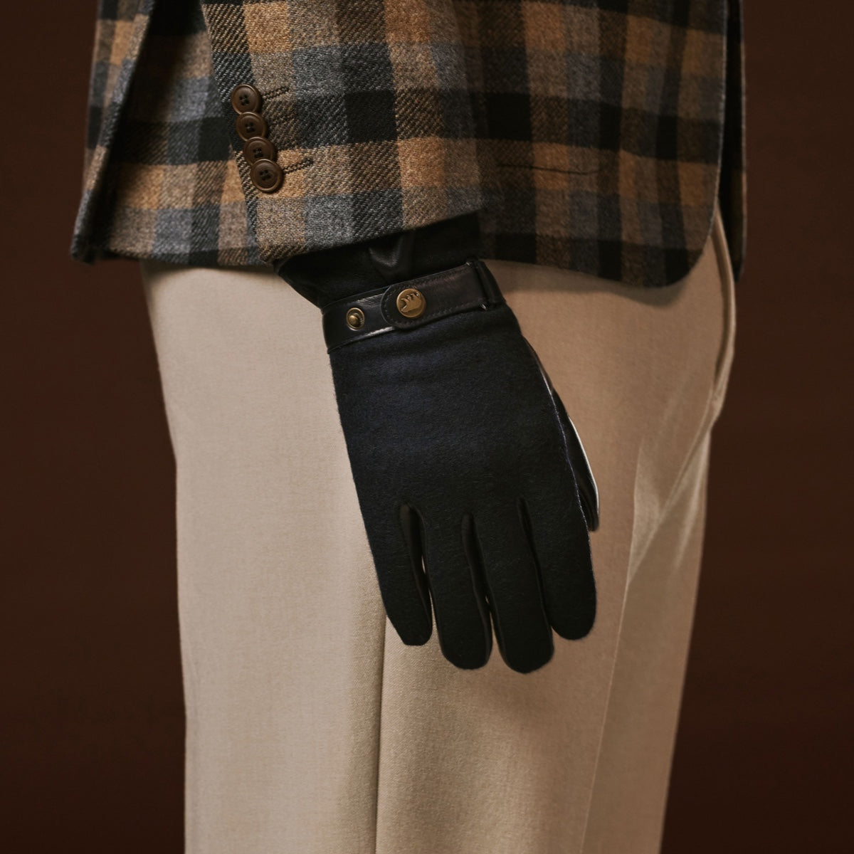 Fabrizio (navy blue) - Tweed men's gloves with touchscreen capability and adjustable snap button — photo 9 of 10