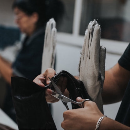 Isabella (grey) - Italian lambskin leather gloves with cashmere lining — photo 5 of 9