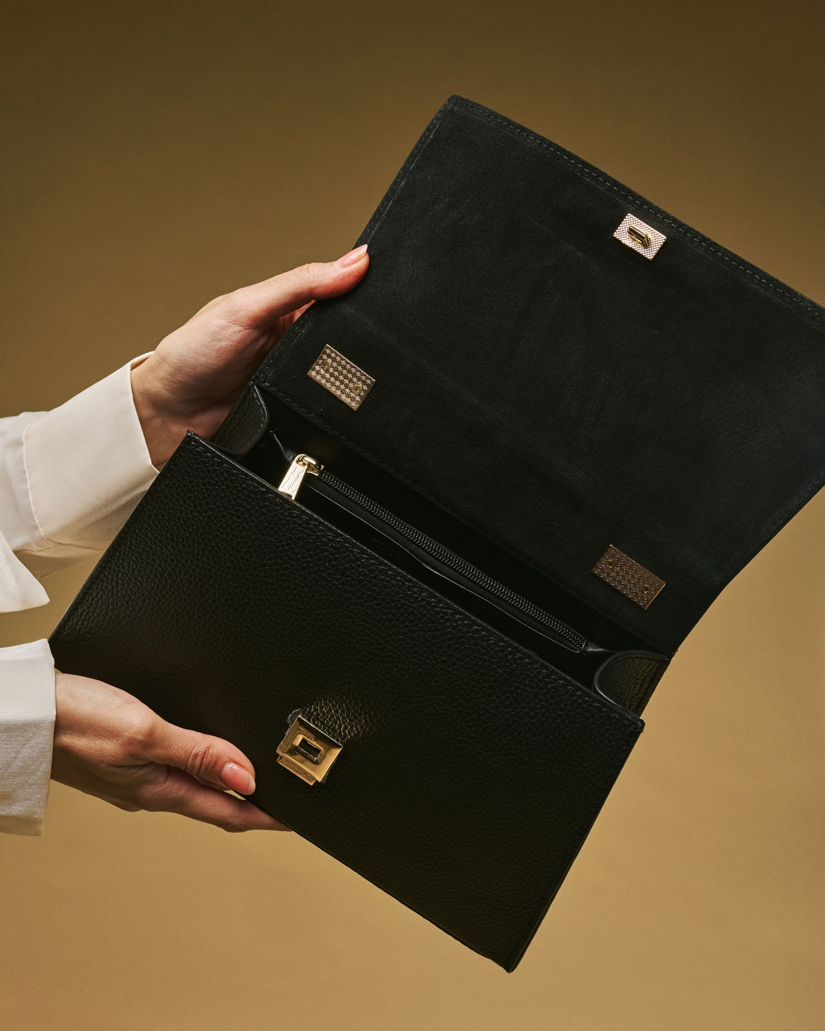 Federica (black) - Italian calf leather women's crossbody bag (with shoulder strap) — photo 5 of 9