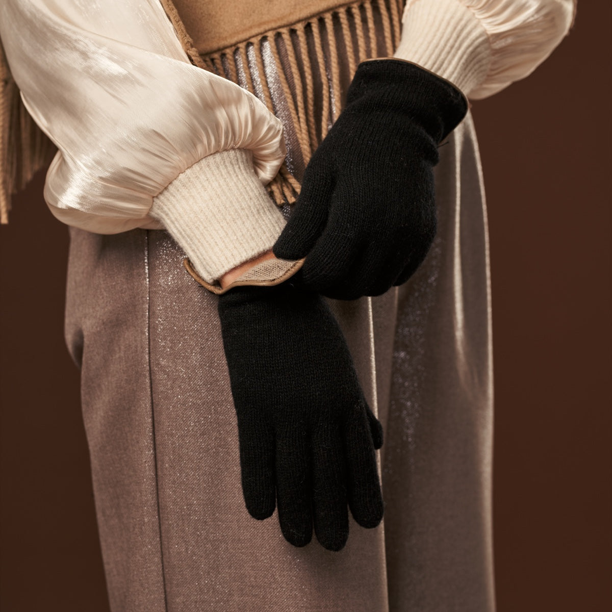Florentina (black) - Handmade Italian knitted wool gloves with luxurious cashmere lining — photo 6 of 10