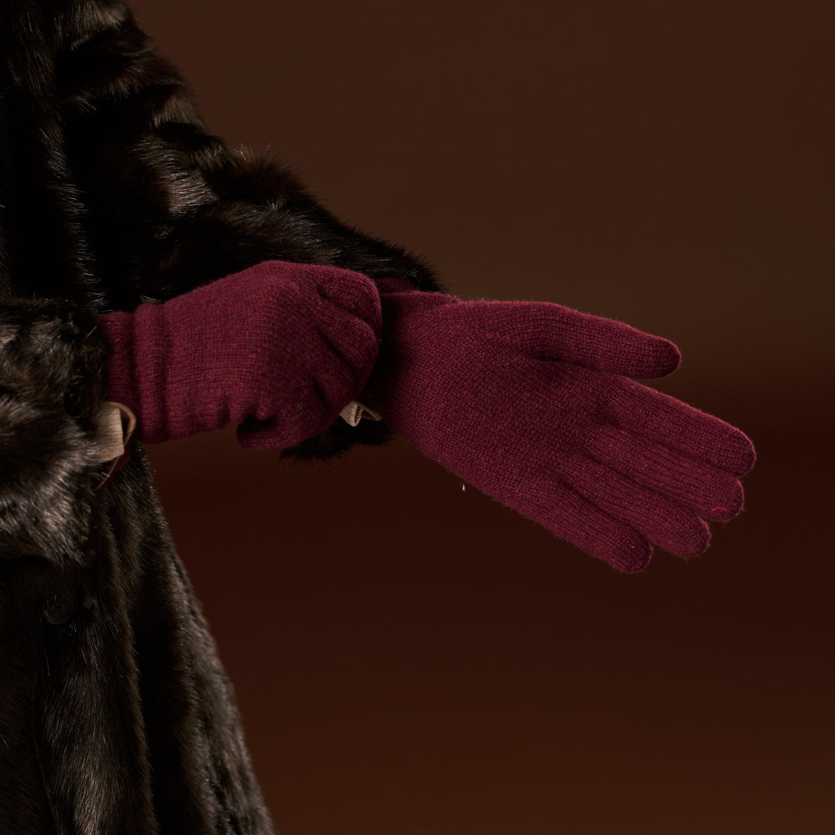 Florentina (red) - Handmade Italian knitted wool gloves with luxurious cashmere lining — photo 7 of 10