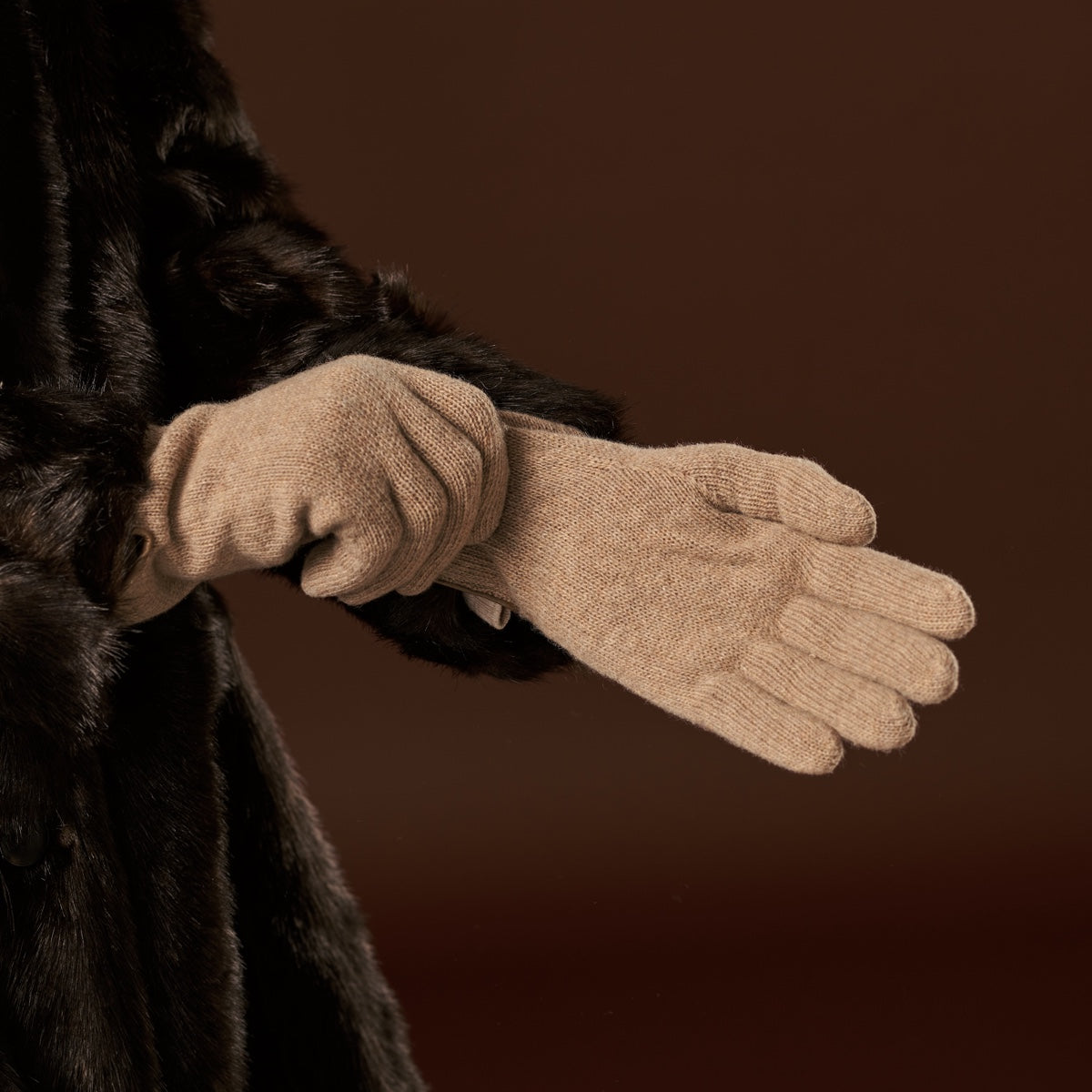 Florentina (sand) - Handmade Italian knitted wool gloves with luxurious cashmere lining — photo 7 of 10