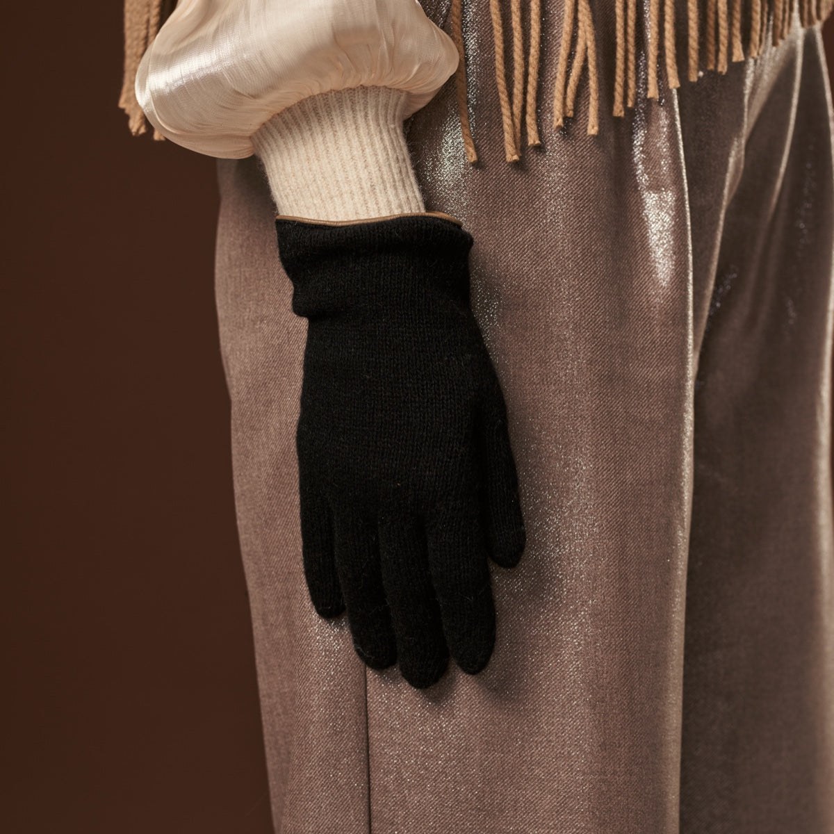 Florentina (black) - Handmade Italian knitted wool gloves with luxurious cashmere lining — photo 8 of 10