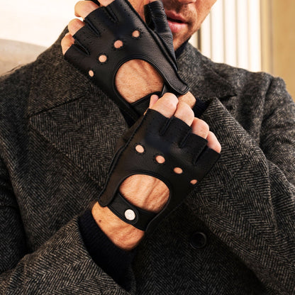 Vincenzo (black) - Fingerless Italian driving gloves made of American deerskin leather — photo 2 of 10