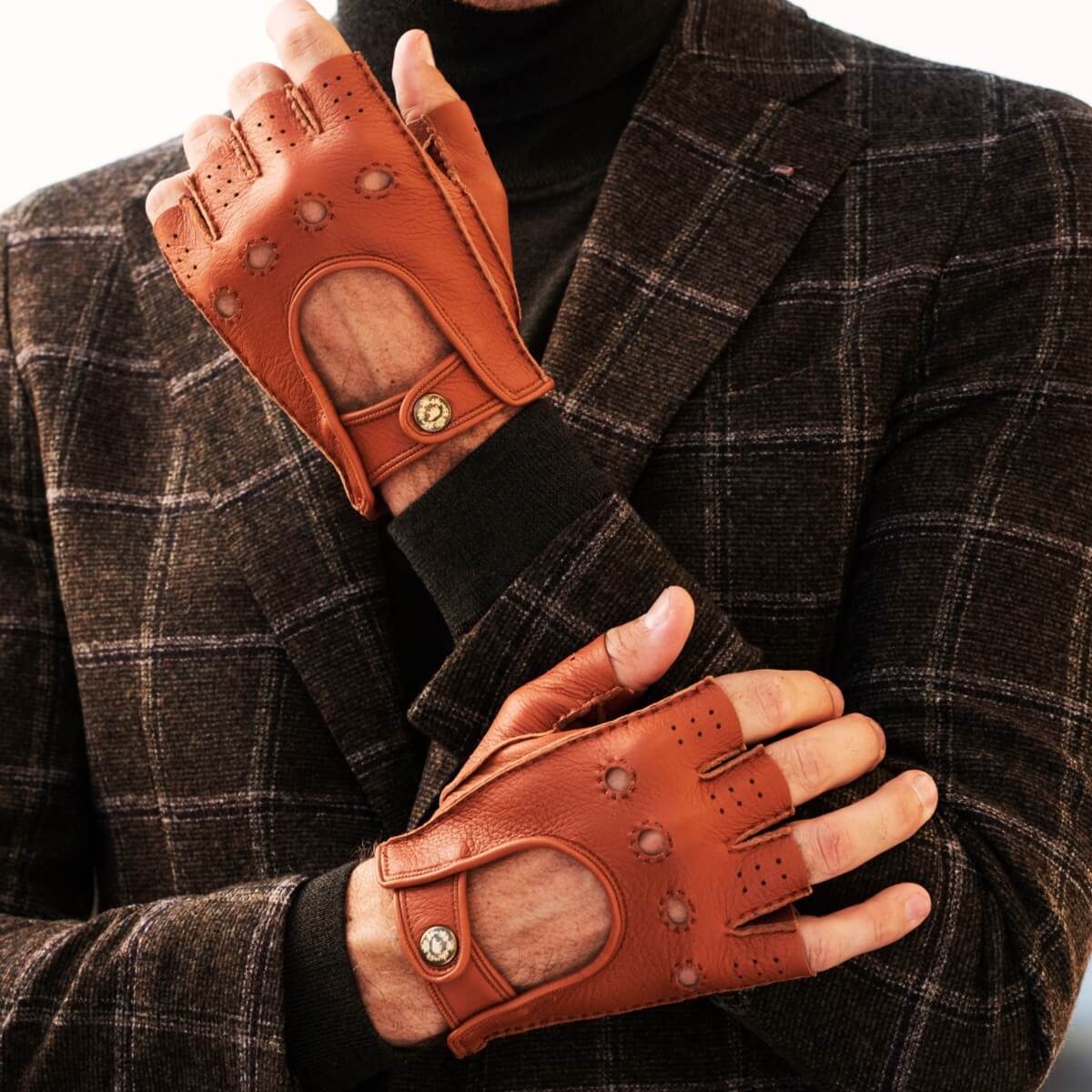 Vincenzo (brown) - Fingerless Italian driving gloves made of American deerskin leather — photo 4 of 10