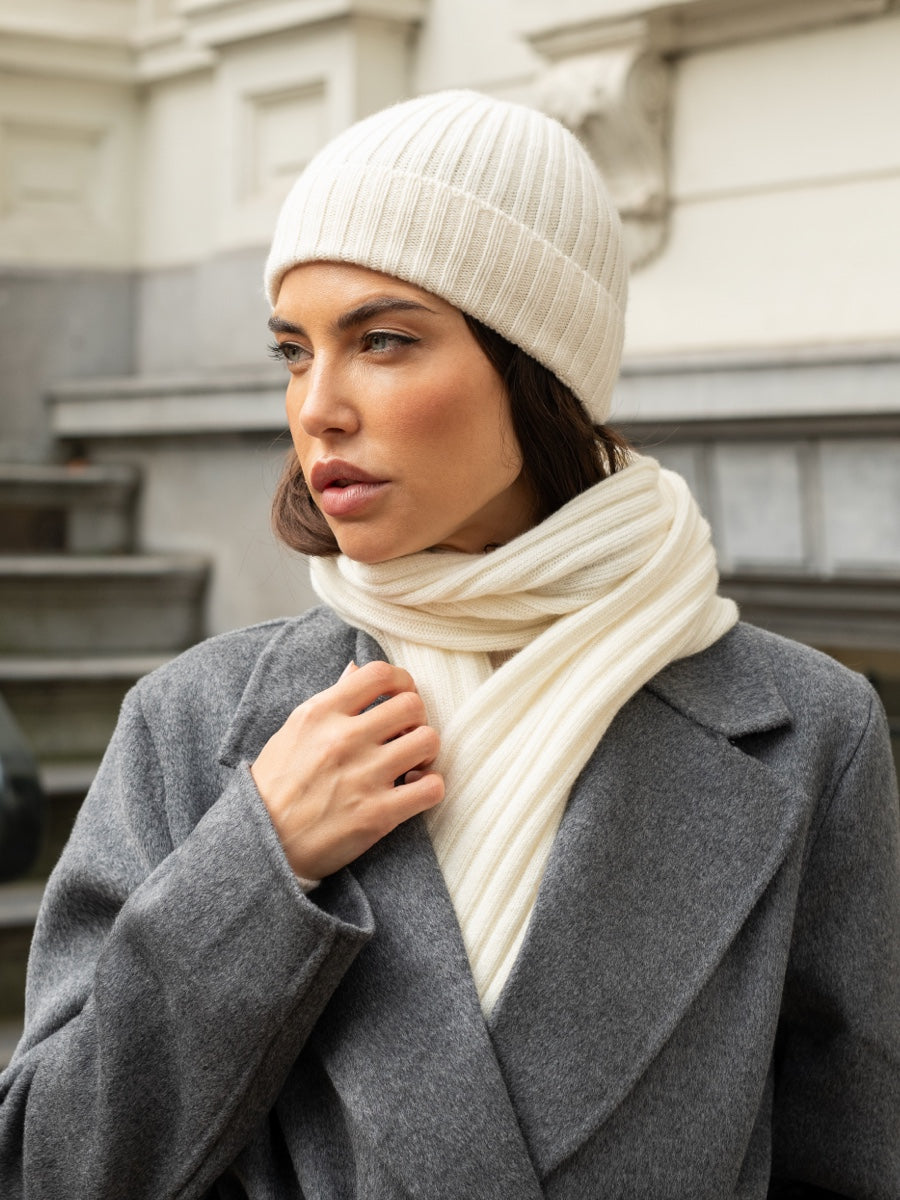 Napoli (cream) - Italian 100% cashmere ribbed scarf (unisex) — photo 9 of 10