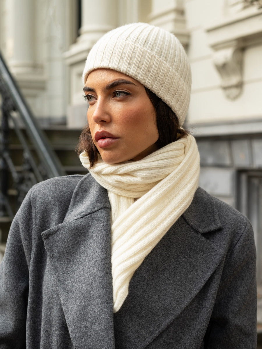Milano (cream) - Italian 100% cashmere ribbed beanie (unisex) — photo 7 of 10