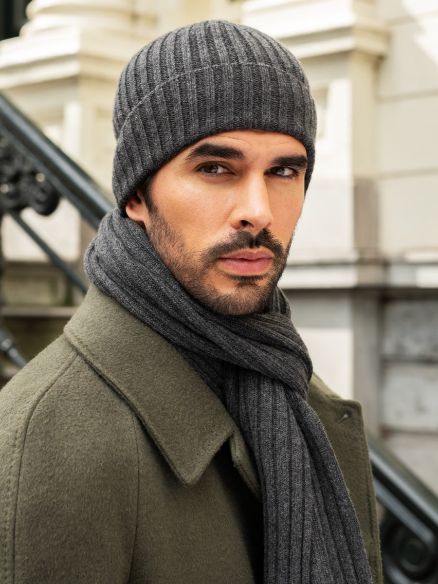 Milano (dark grey) - Italian 100% cashmere ribbed beanie (unisex) — photo 9 of 10