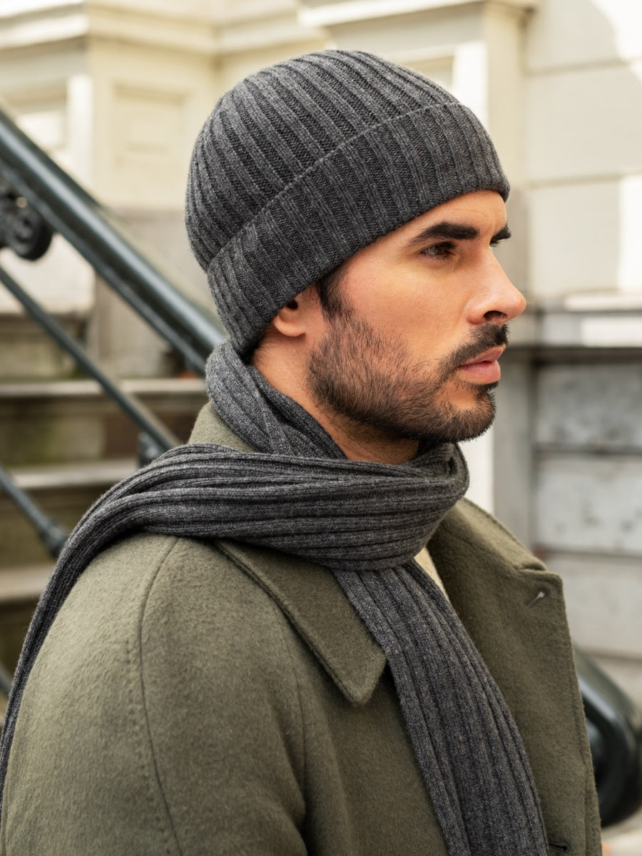 Milano (dark grey) - Italian 100% cashmere ribbed beanie (unisex) — photo 10 of 10