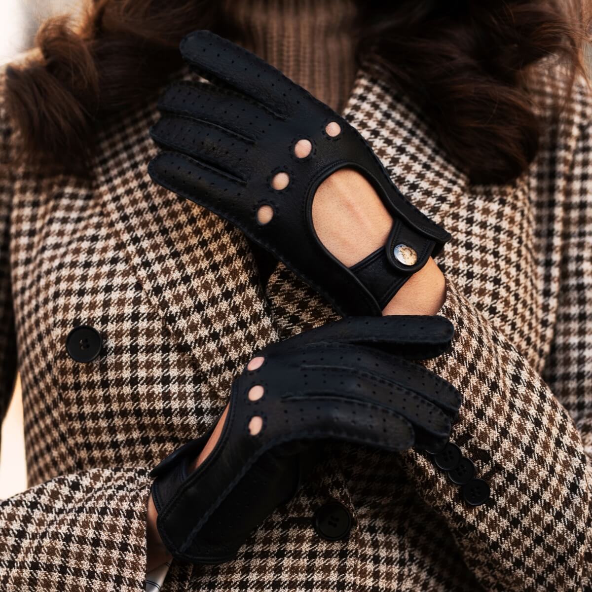 Maria (black) - Italian driving gloves made of American deerskin leather — photo 4 of 10