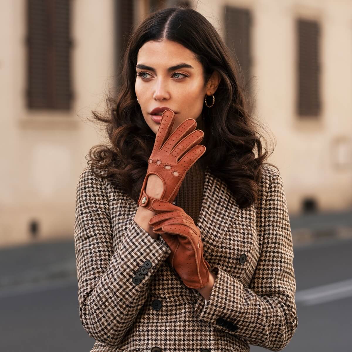 Maria (brown) - Italian driving gloves made of American deerskin leather — photo 2 of 10