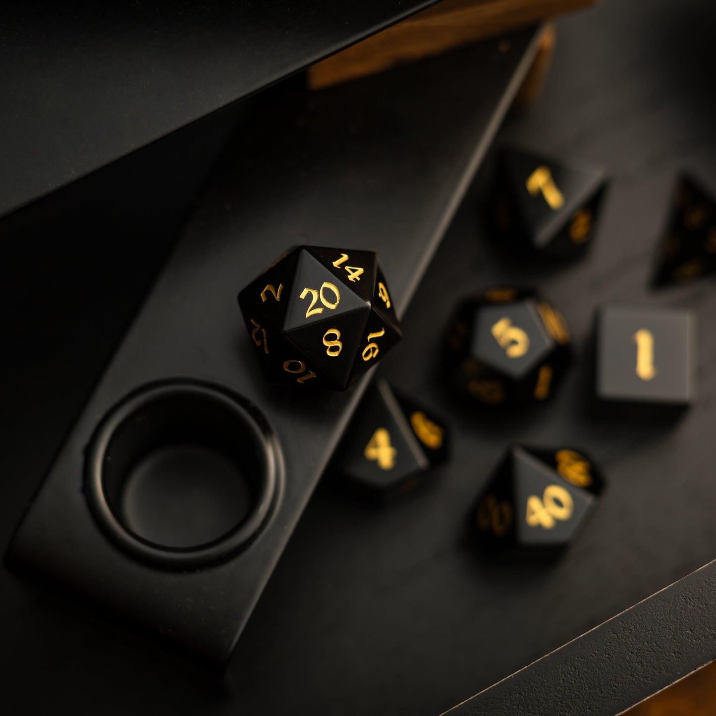 Juego de dados de obsidiana negra noche tallados a mano para DND