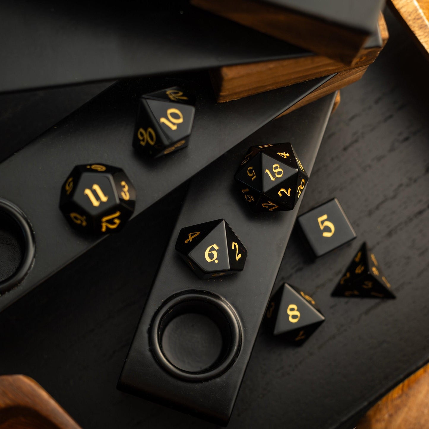 Juego de dados de obsidiana negra noche tallados a mano para DND