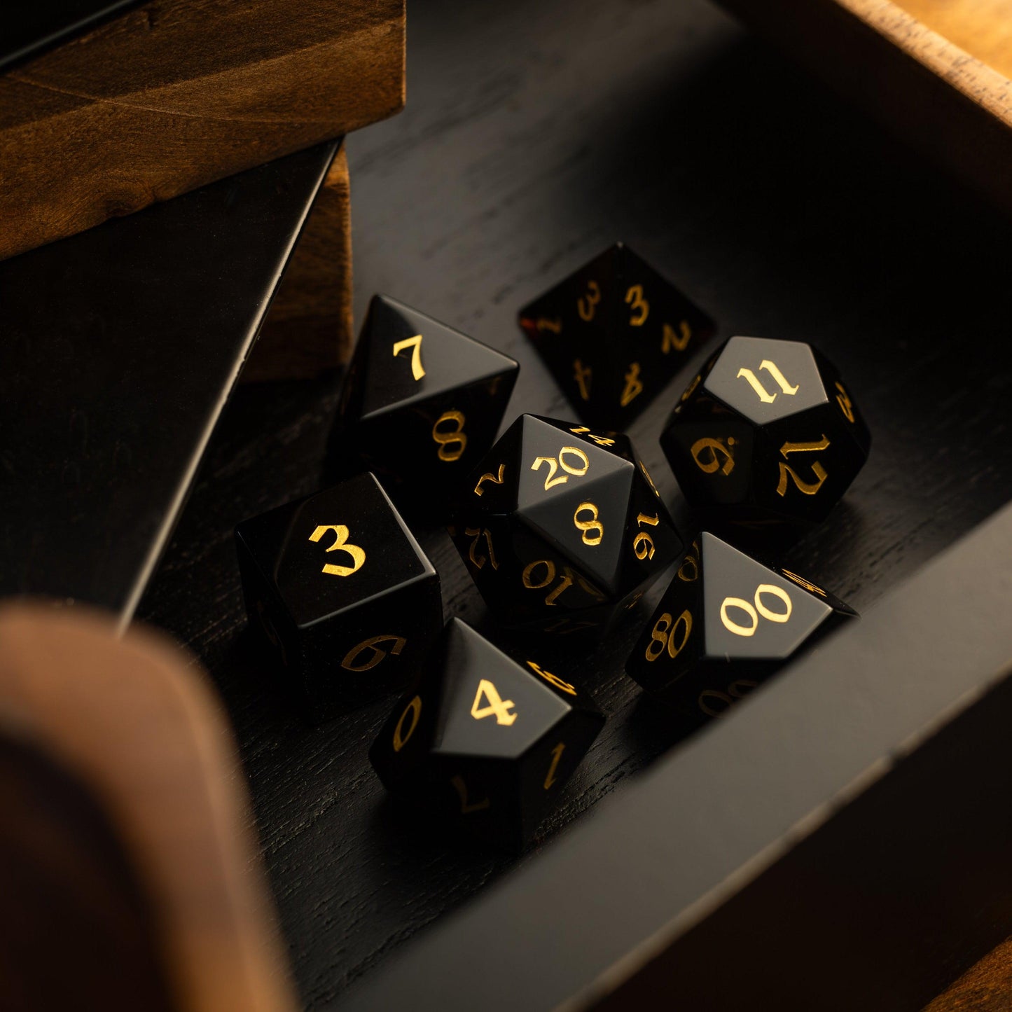Juego de dados de obsidiana negra noche tallados a mano para DND