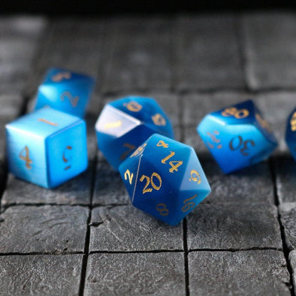 Juego de dados DND tallados a mano con piedra ojo de gato azul oscuro