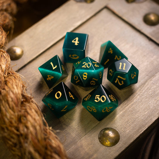 Juego de dados DND tallados a mano con piedra ojo de gato verde oscuro
