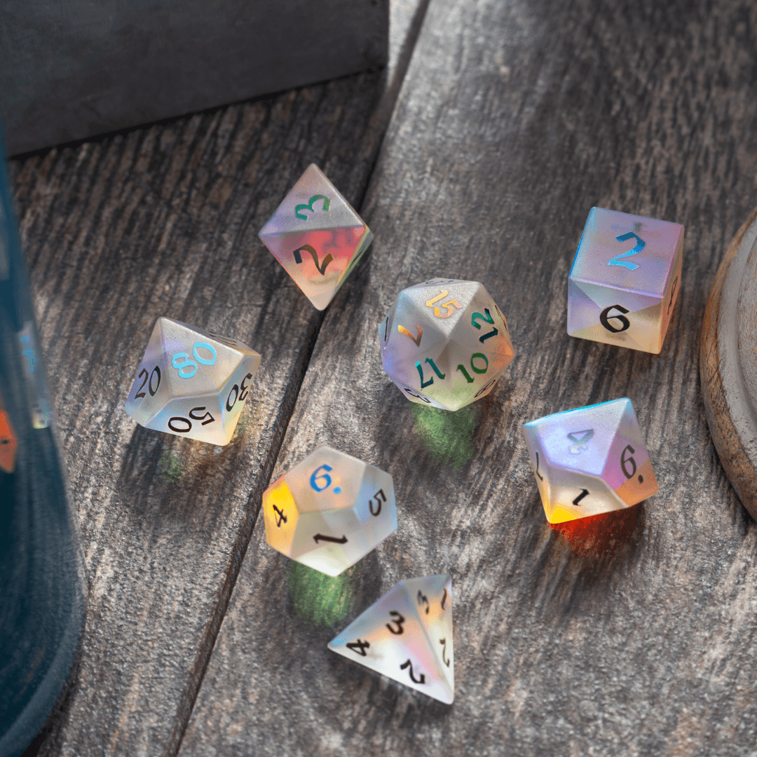 Juego de dados DND de cristal dicromático en relieve (entintado) de piedras preciosas