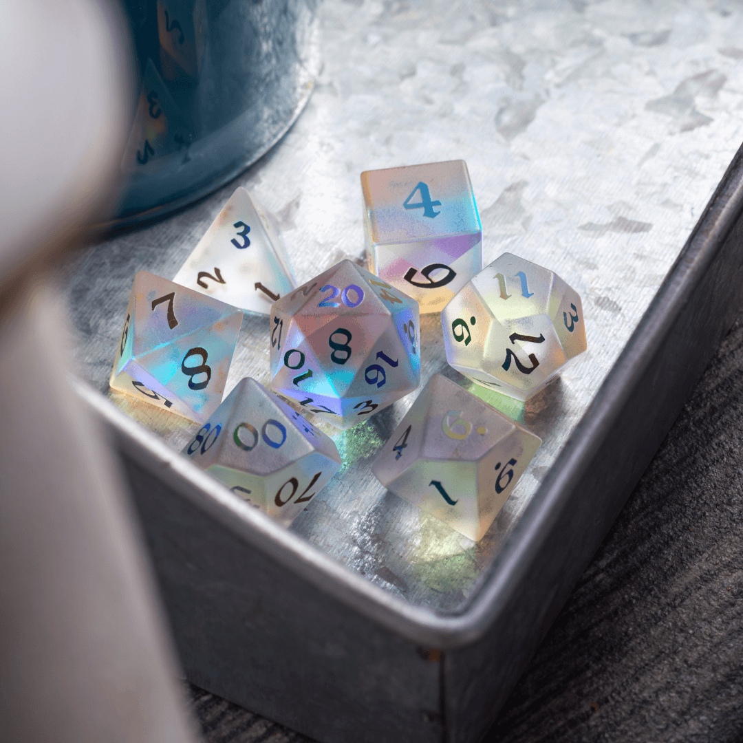 Juego de dados DND de cristal dicromático en relieve (entintado) de piedras preciosas