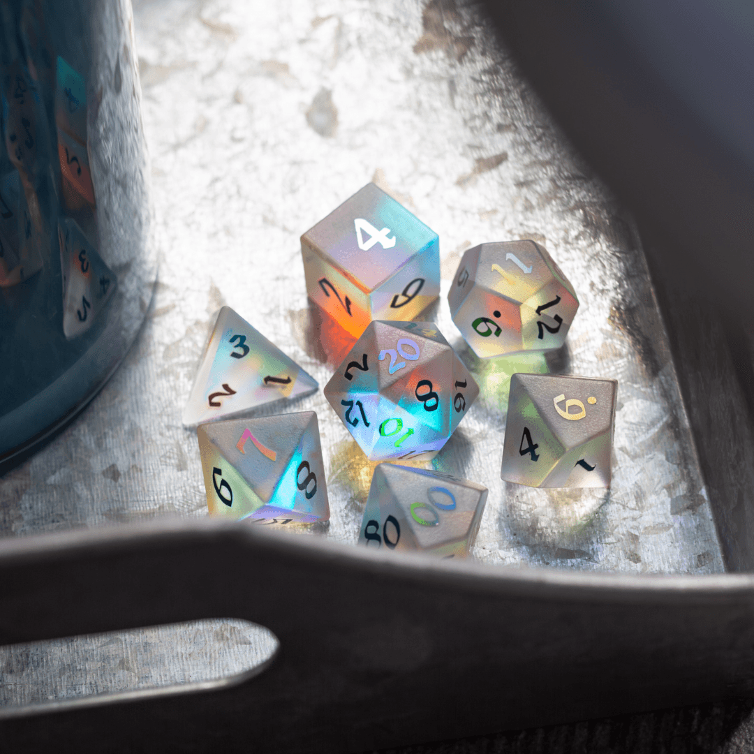 Juego de dados DND de cristal dicromático en relieve (entintado) de piedras preciosas