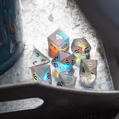 Juego de dados DND de cristal dicromático en relieve (entintado) de piedras preciosas