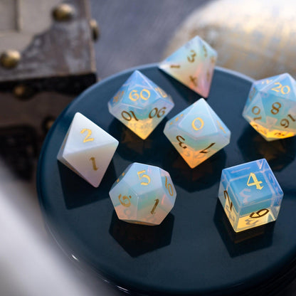 Edelstein Opalit (Goldene Schrift) Handgeschnitztes D&D Würfelset