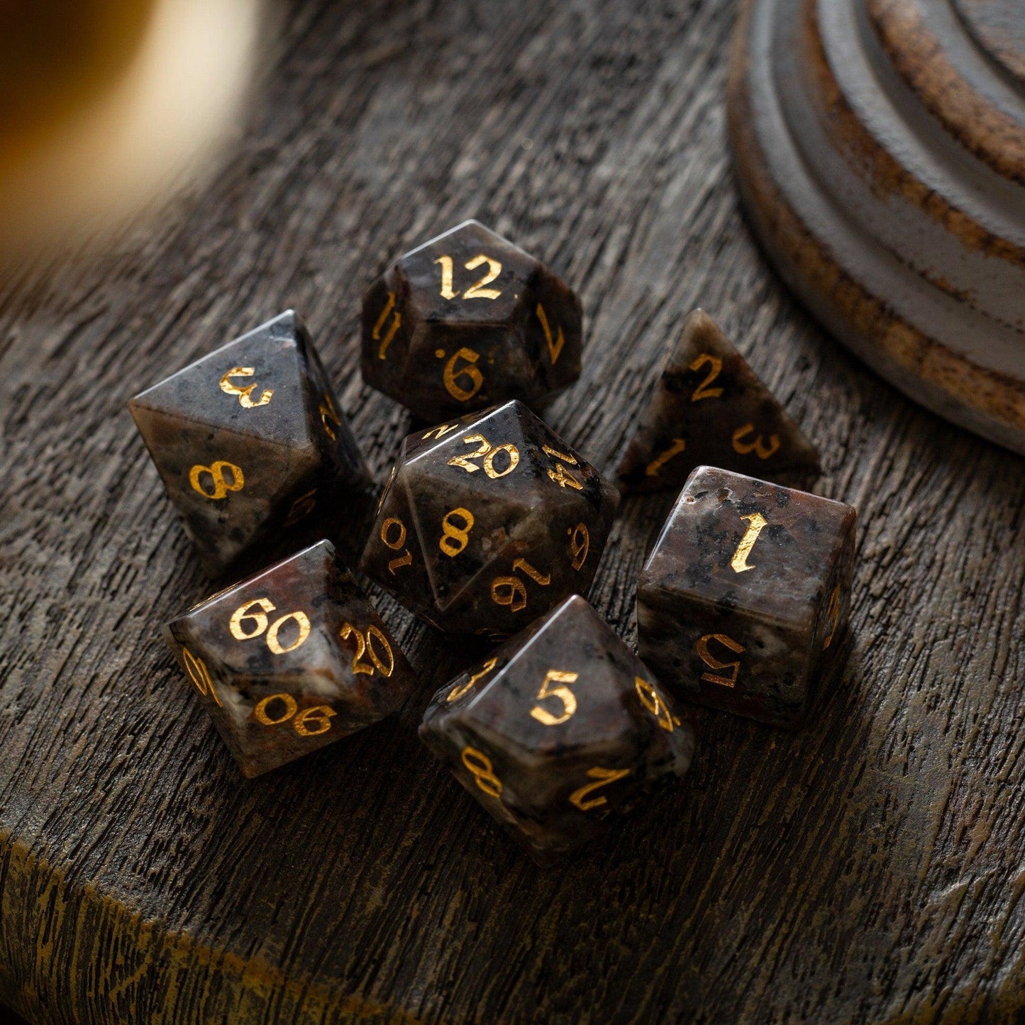 Edelstein Yooperlite handgeschnitztes D&D Würfelset