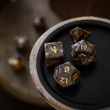 Edelstein Yooperlite handgeschnitztes D&D Würfelset