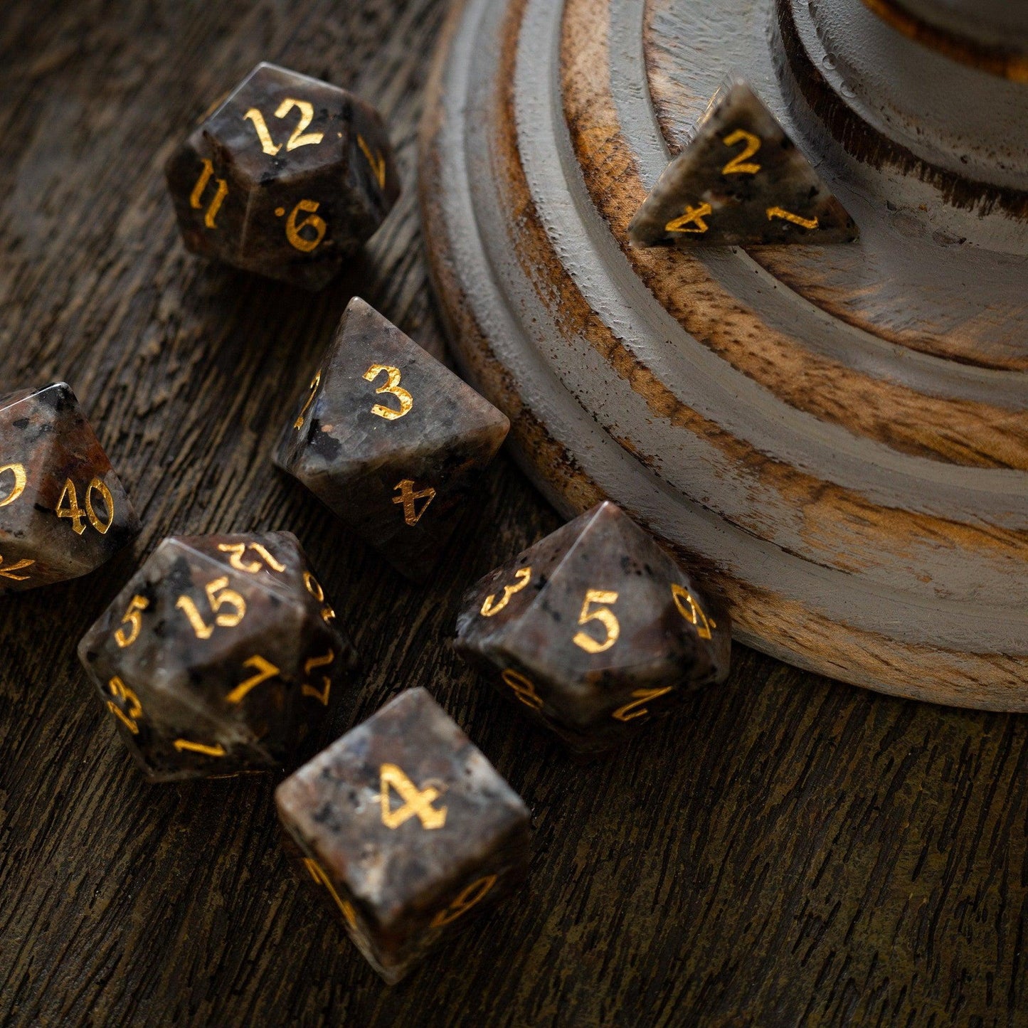 Edelstein Yooperlite handgeschnitztes D&D Würfelset