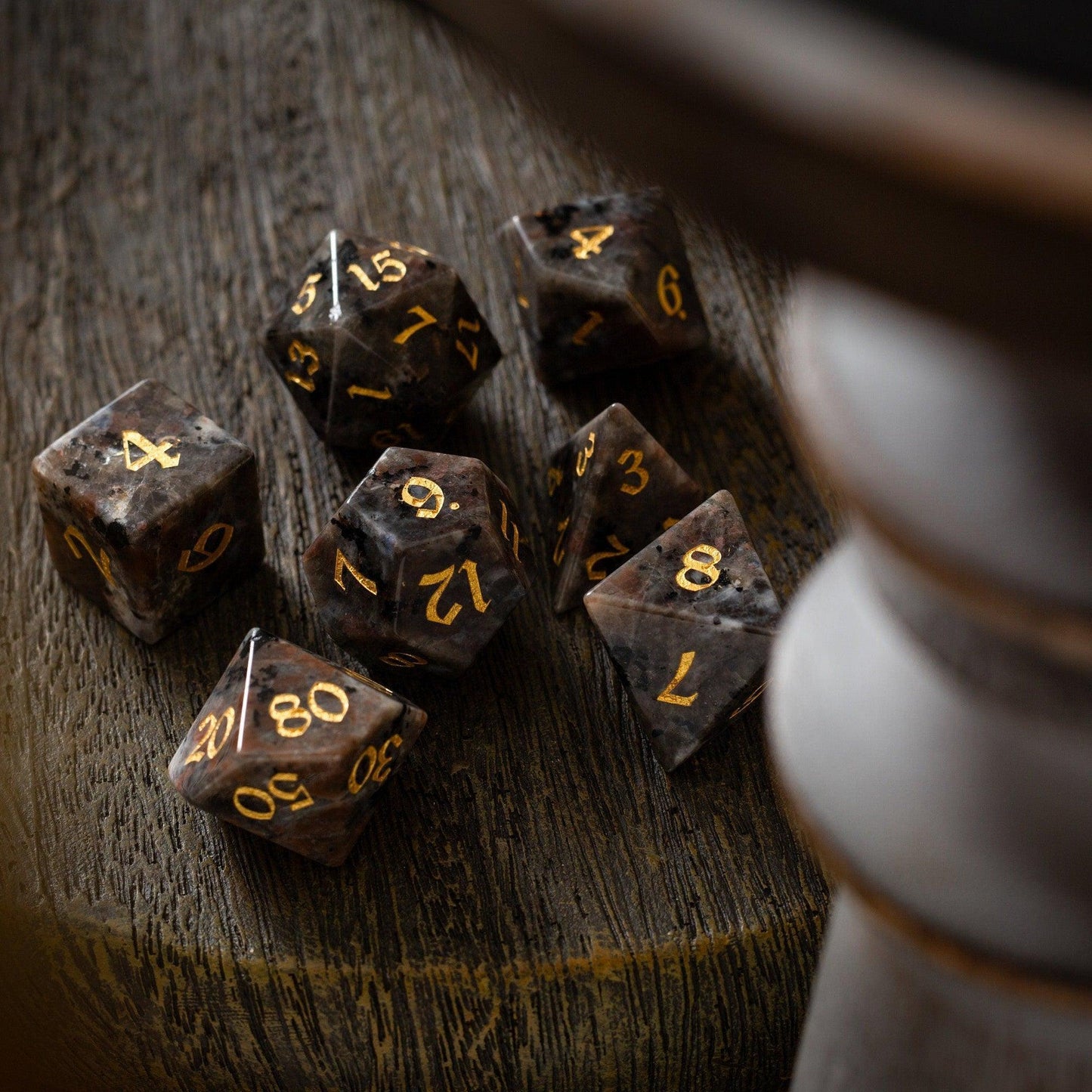 Edelstein Yooperlite handgeschnitztes D&D Würfelset