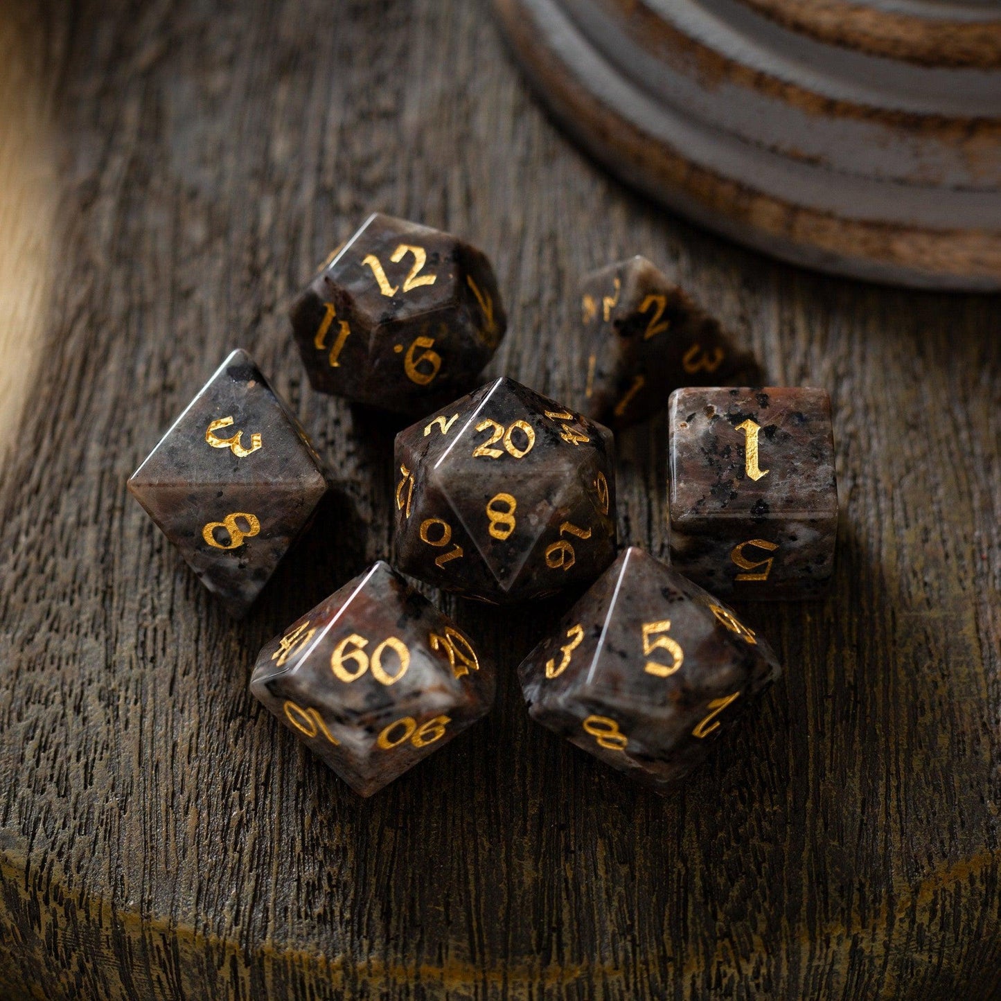 Edelstein Yooperlite handgeschnitztes D&D Würfelset